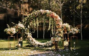 How to Choose the Perfect Flower Arch for Your Wedding